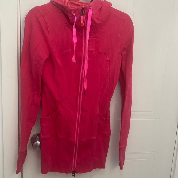 Lululemon Slim Hooded Zip Up Jacket Size 6 in Fuchsia - Picture 1 of 7